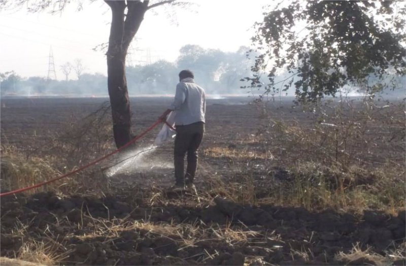 Seeing the fire in Narwai, the farmers were breathless