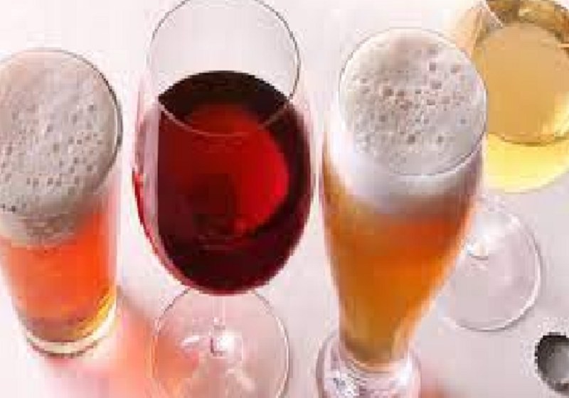 बीयर और शराब के शौकीनों की लग गई लॉटरी, एक अप्रैल से कीमतों में भारी कमी