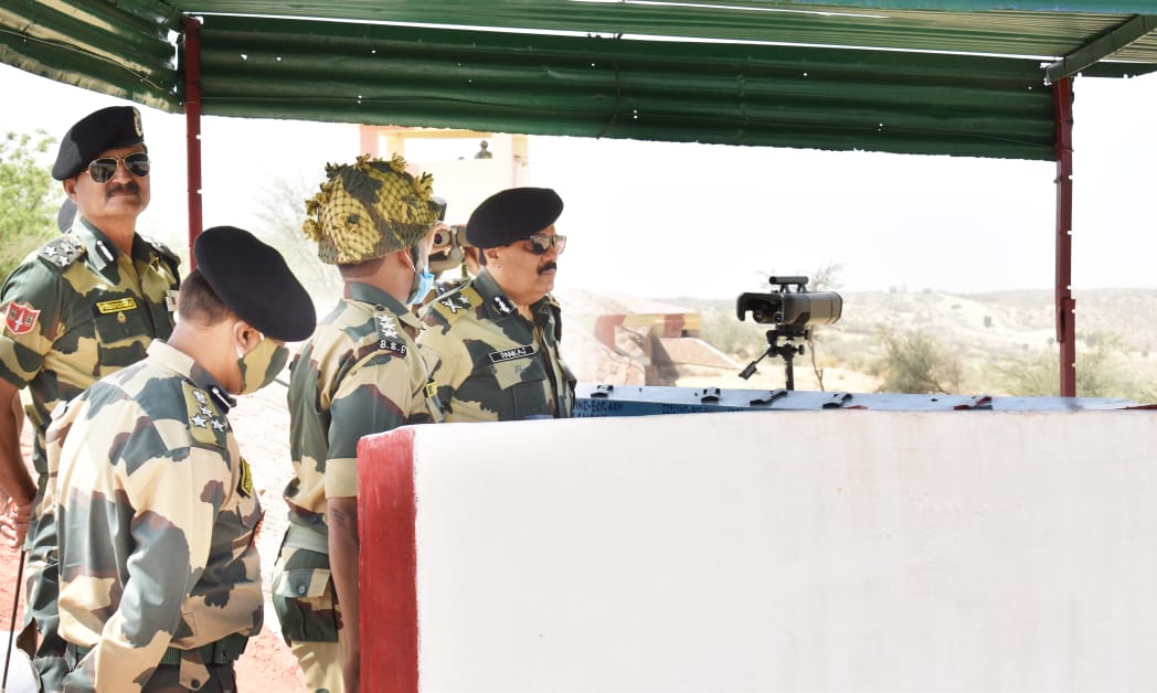 बीएसएफ आईजी ने किया बीकानेर से लगती अंतरराष्ट्रीय सीमा का दौरा