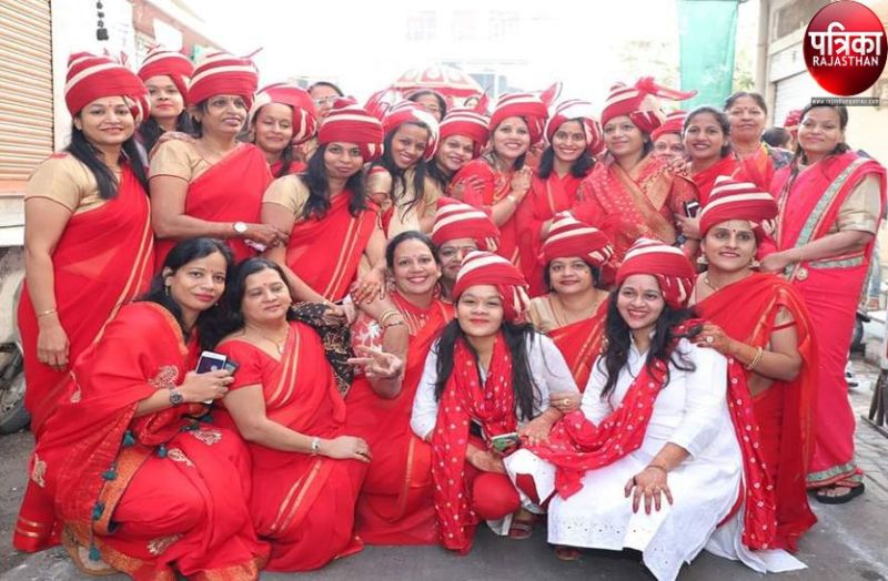 घर की जिम्मेदारी के साथ निभा रही सामाजिक दायित्व