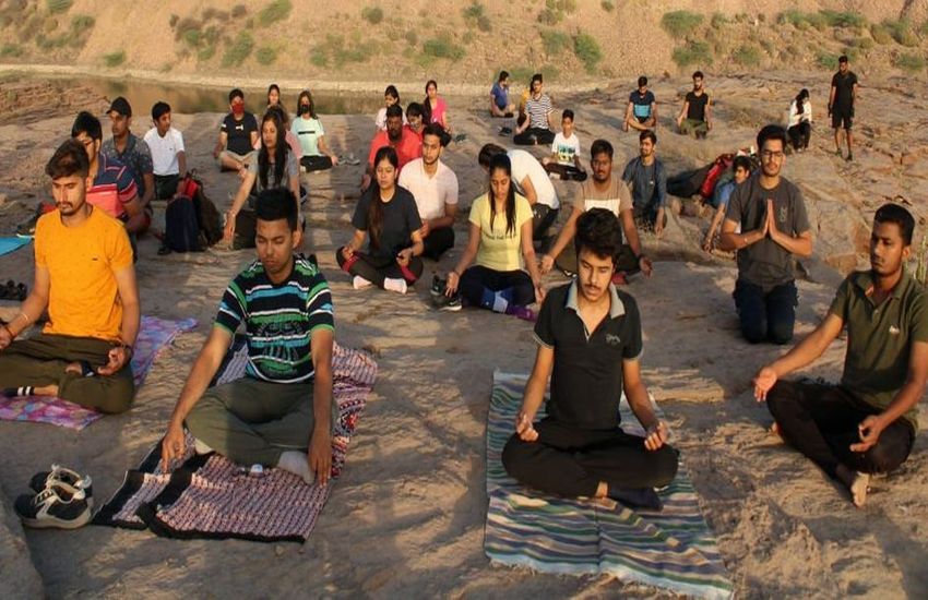 फिट रहने के लिए पहाड़ों के बीच पहुंचे ब्लूसिटीवासी