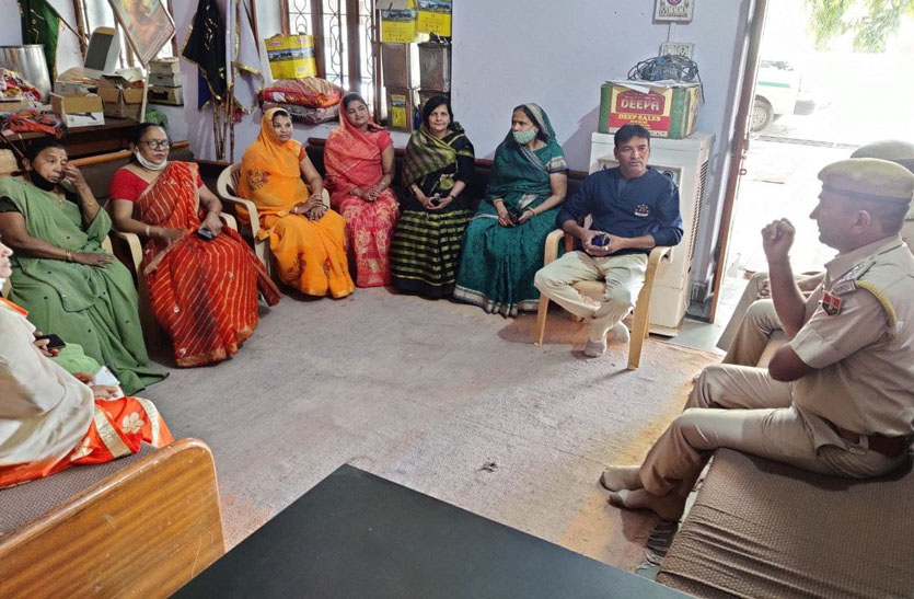 पुलिस पब्लिक संवाद- पुलिस महिला सुरक्षा को दे प्राथमिकता