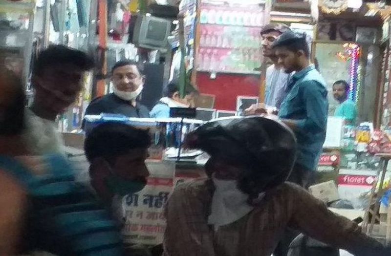 नो मास्क नो सर्विस की अनदेखी, कहीं बढ़ा न दे संक्रमण