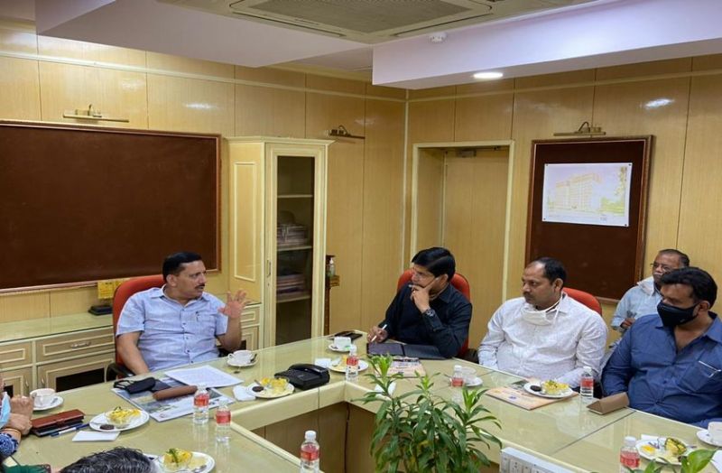 आगरा विकास प्राधिकरण की टीम पहुंची आवासन मंडल मुख्यालय