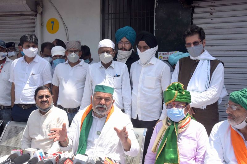 Gujarat: टिकैत ने कहा , किसानों की जमीन निजी कंपनियों को सौंपी गई