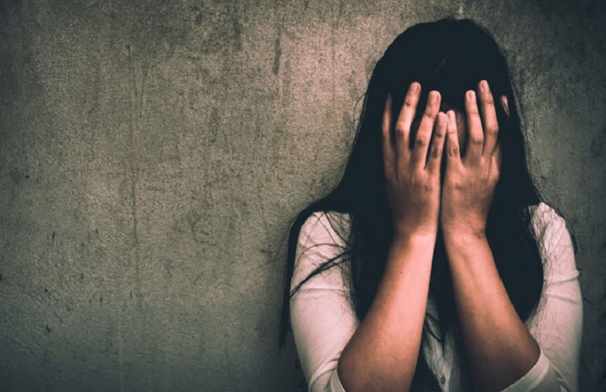 emotional blackmail कर फर्जी डॉक्टर ने युवती से किया रेप