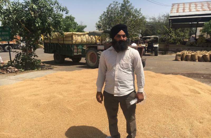 किसान को ऑनलाइन गेहूं बेचान के लिए मिला टोकन,सर्वर डाउन होने की वजह से नहीं हो पाई गेहूं की खरीद