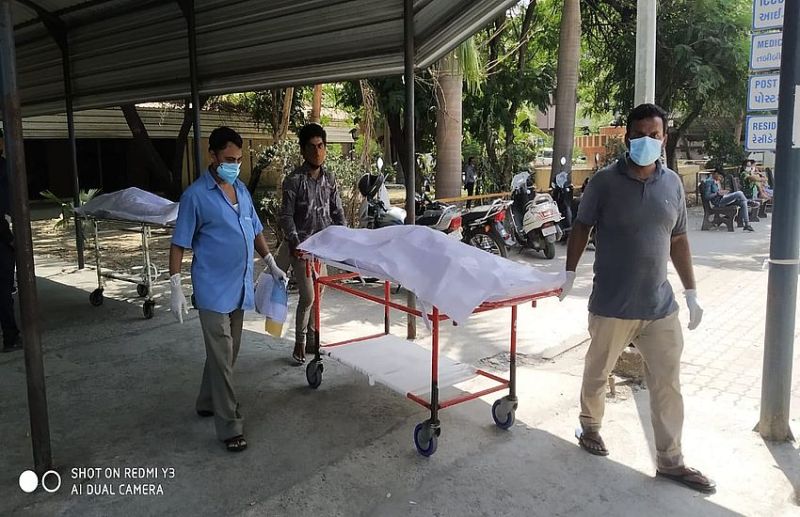 अंतिम संस्कार के लिए नौ घंटे बाद सौंपा वृद्ध का शव