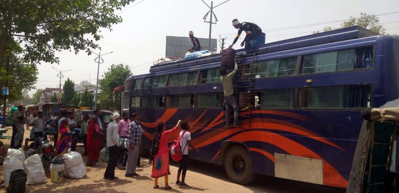 बसों में आने वालों की नहीं हो रही जांच