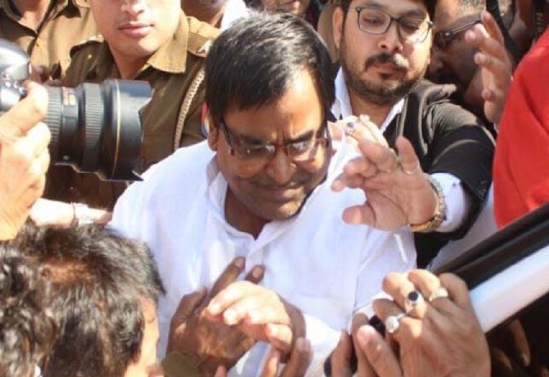 आखिर क्यों जब्त हुई गायत्री प्रजापति की 55 करोड़ की सम्पत्ति, ...तो क्या अब कंगाल हो गया यूपी का यह पूर्व मंत्री