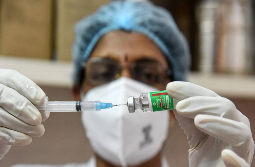 कोरोना: टीकाकरण बढ़ने के साथ कम होता जाएगा जान का खतरा