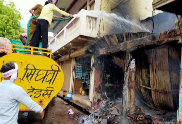 baran news, baran police, chhabra ruskus, police petroling, curfew, धारा 144, firing, fire