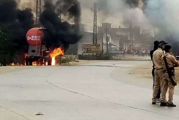 baran news, baran police, chhabra ruskus, police petroling, curfew, धारा 144, firing, fire