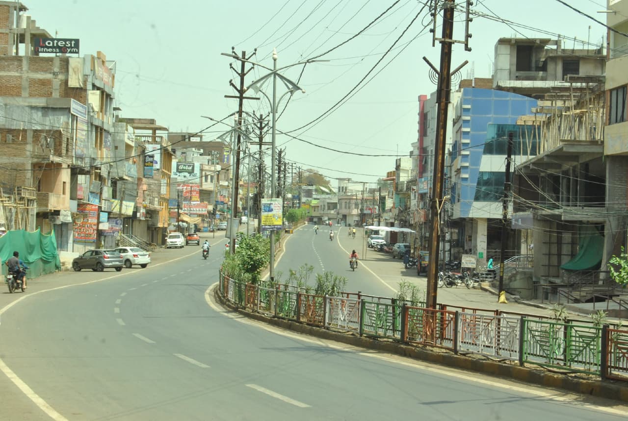 गुना नगरीय क्षेत्र में साठ घंटे का लॉक डाउन,ग्रामीण स्तरों पर चलती रहीं दुकानें और बाजार