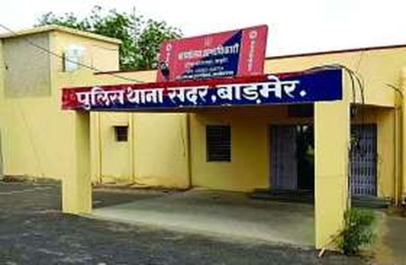 बाइक फिसलने के बाद अनियंत्रित होकर पलटी, तीन जनों की मौत