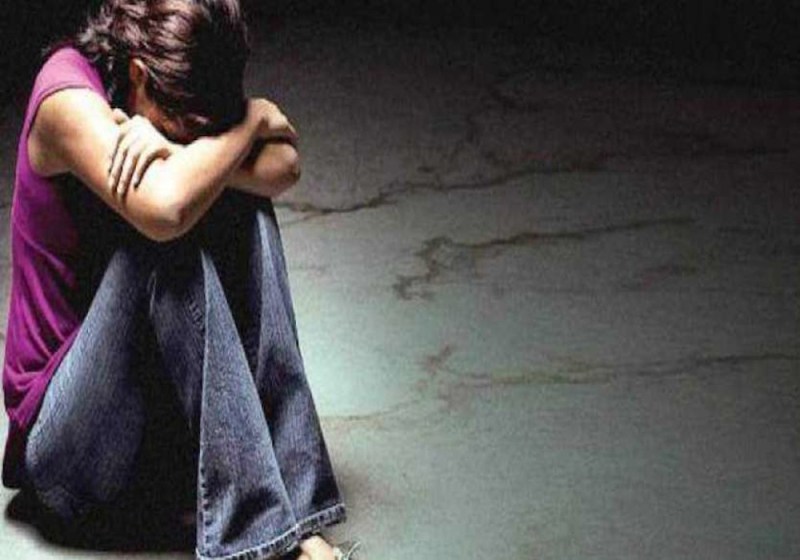 Quick Read: डॉक्टर ने महिला से किया दुष्कर्म, पूर्व प्रधान ने दी जान से मारने की धमकी