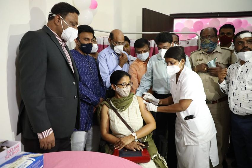 कर्नाटक में कोरोना टीका उत्सव शुरू