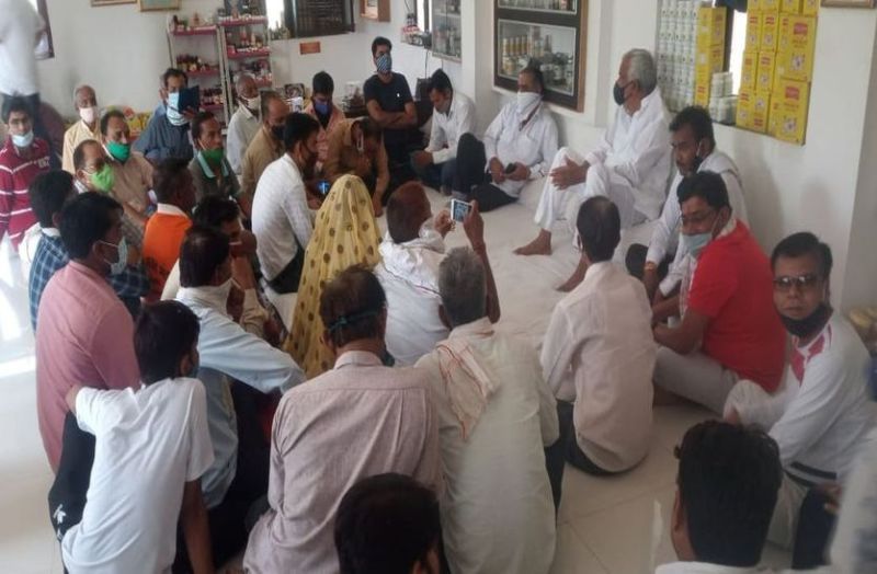 डॉ. किरोड़ी ने समर्थकों के साथ त्रिनेत्र गणेश दरबार में लगाई ढोक