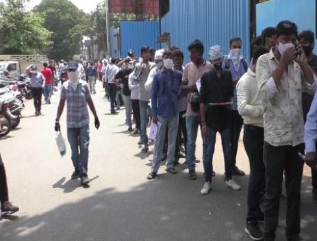 Que for Remdesivir Injection out side BJP Office in Surat