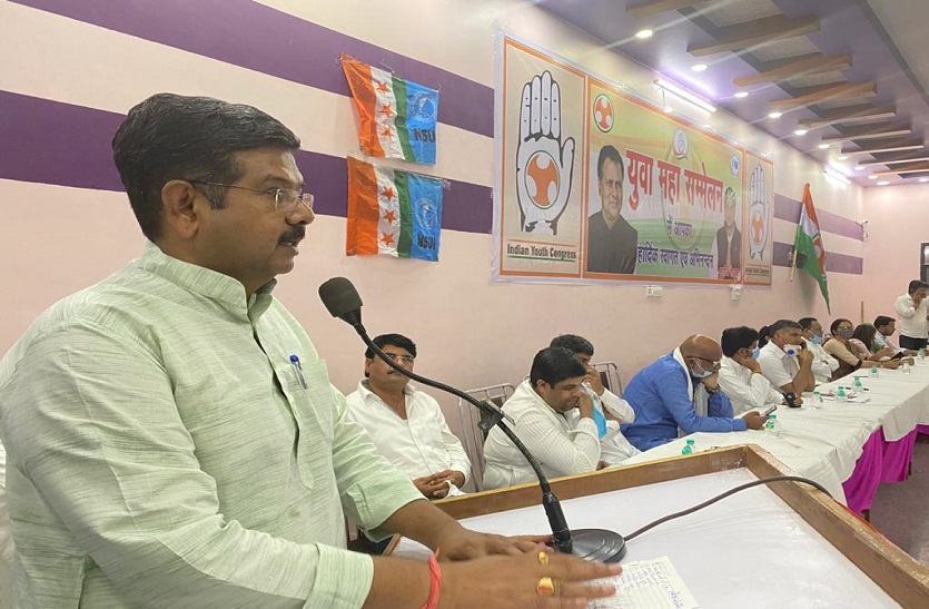 सुजानगढ़ के चहुंमुखी विकास के लिए कांग्रेस प्रत्याशी मनोज के पक्ष में करें मतदान: भाटी