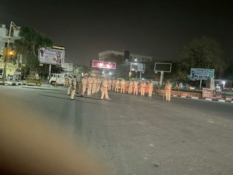 चालान बनने लगे तो रात नौ बजे सड़क पर पसरा सन्नाटा