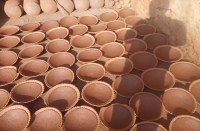 गांव पूंछरी ने मिट्टी के तवों के रूप में बनाई देशभर में पहचान