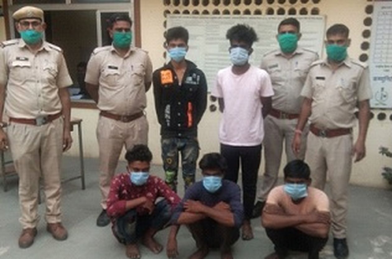 डकैती की योजना बनाते पांच आरोपी गिरफ्तार