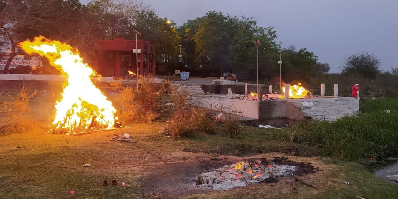 Khandwa crematorium is in short space to burn pyre