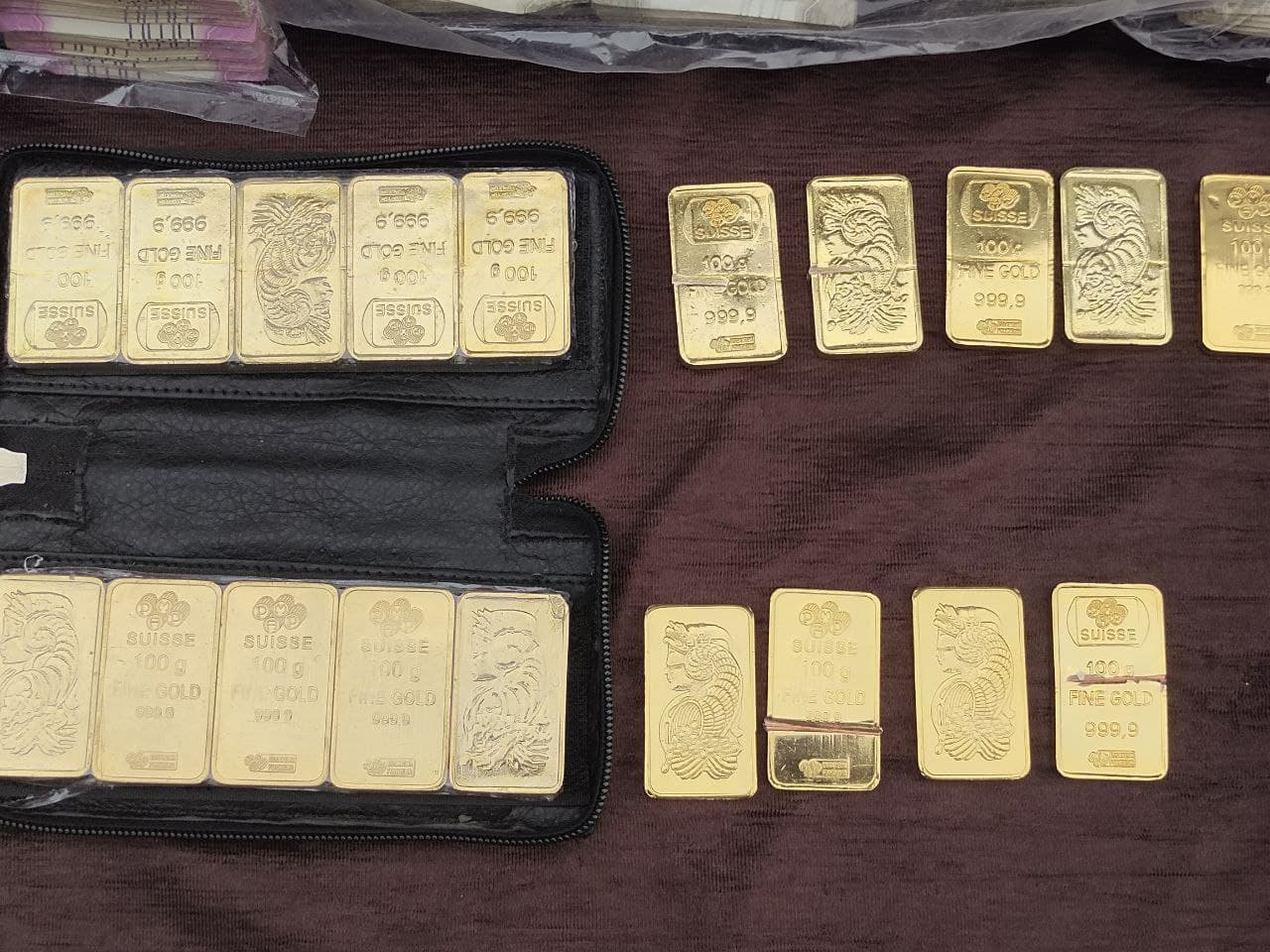 cheapest gold in mp, gold smuggler arrested with 14 lac cash