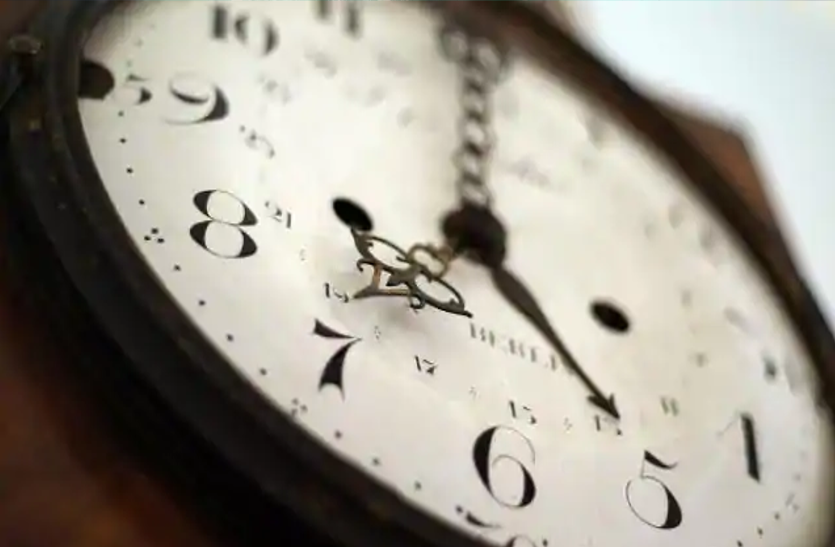 10 वर्ष बाद फिर चलना शुरू हुई 100 साल पुरानी नायाब घड़ी