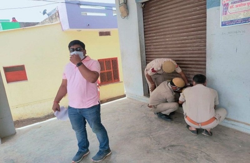 पुलिस प्रशासन के अधिकारियों ने निकाला मार्च