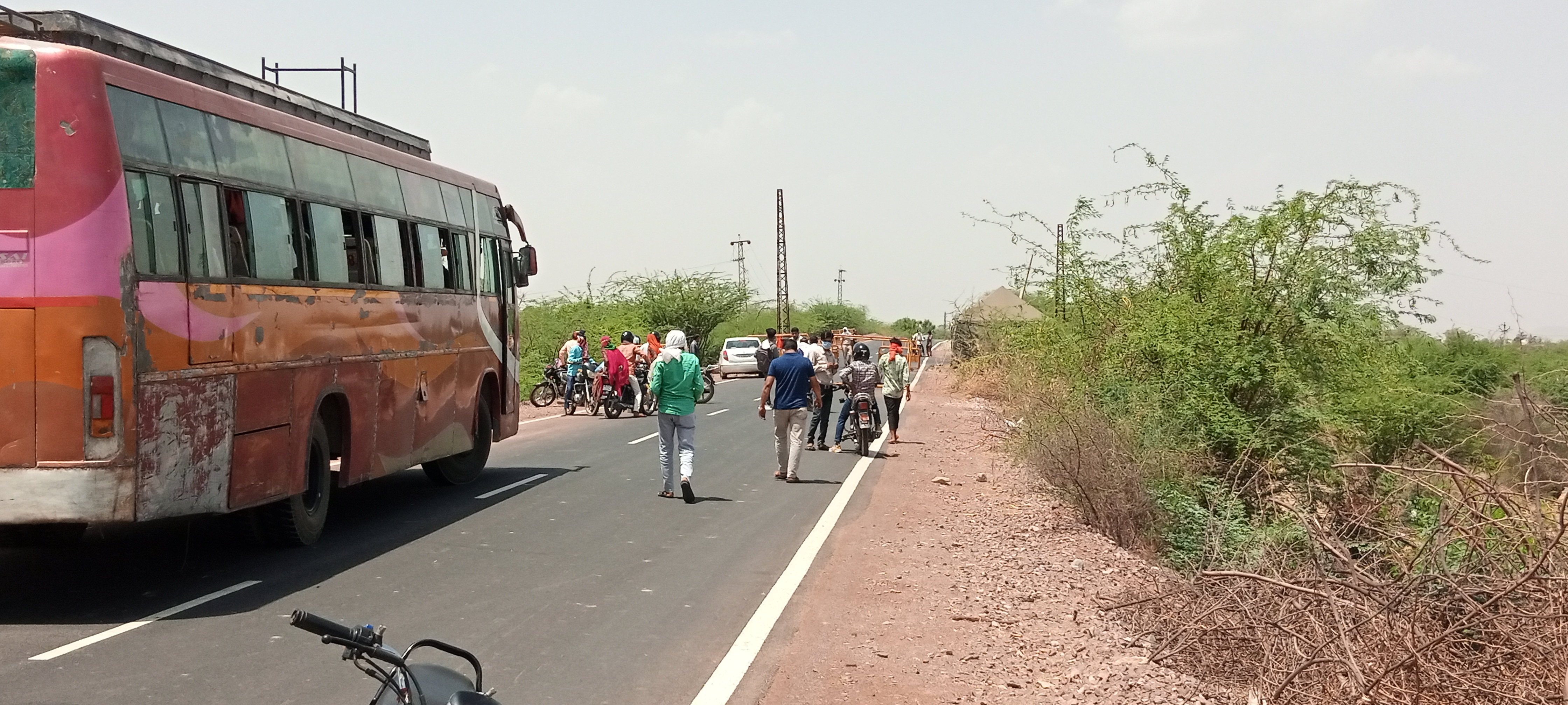 राजस्थान ने बॉर्डर पर लगाई पाबंदी, यात्रियों को लौटाया