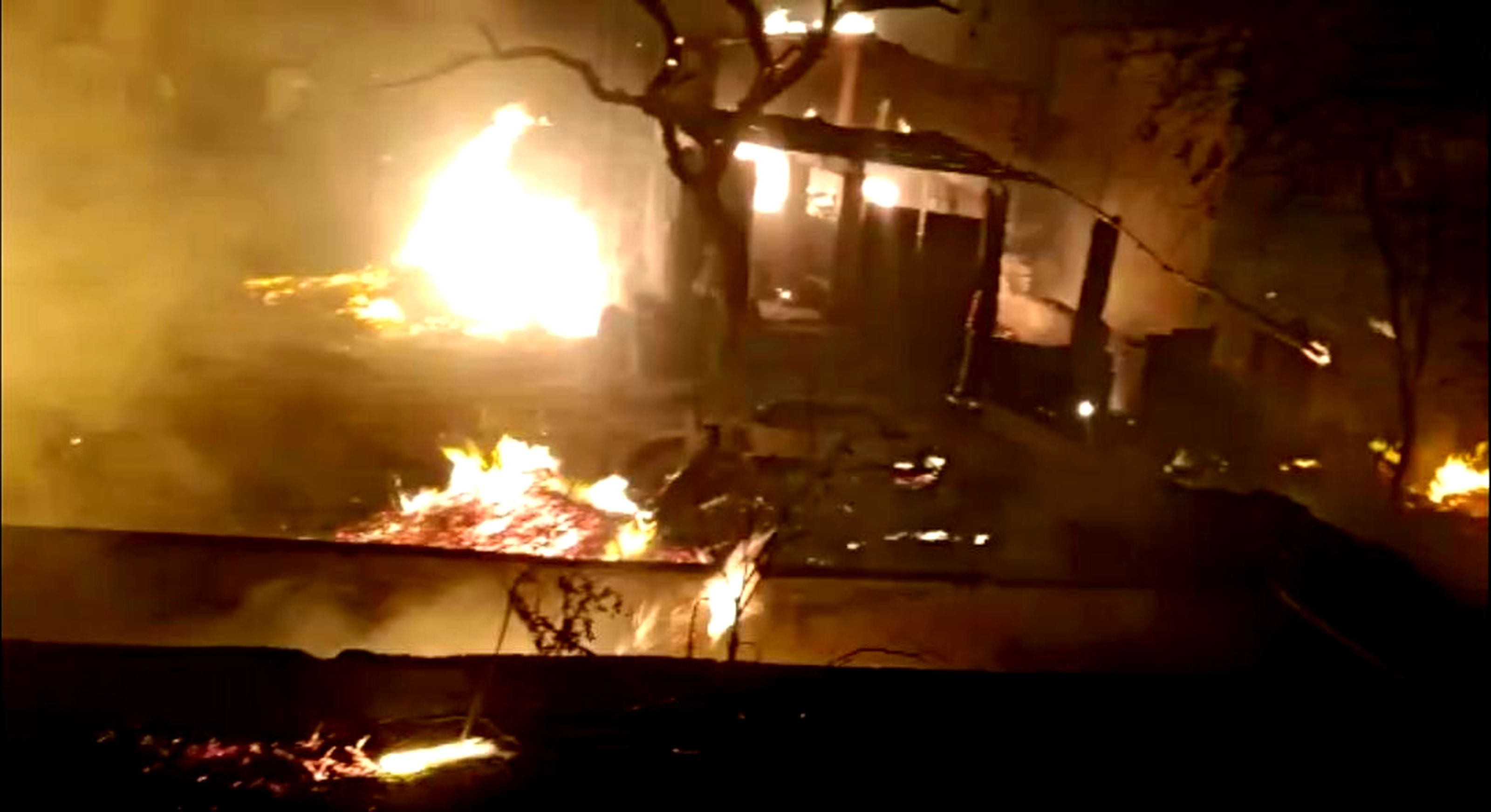 धंधावली में आग से खाक हुए चार आशियाने,चमरपुरा में भडक़े दावानल से नष्ट हुई फसल