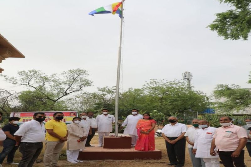 ध्वजारोहण के साथ भगवान महावीर जन्म कल्याणक महोत्सव शुरू