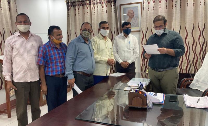 शिक्षक संघ ने निदेशक माध्यमिक शिक्षा को सौंपा दस सूत्री मांग पत्र