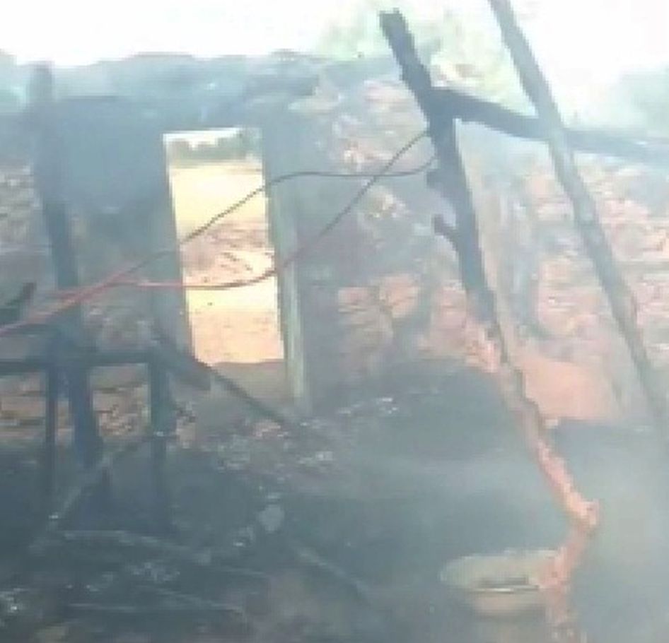 चैनपुरिया के निकट टापरी में लगी आग