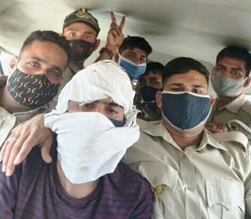 दो कांस्टेबल की हत्या का एक और आरोपी हिरासत में