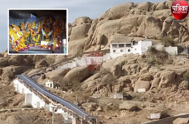 गर्जना के साथ पहाड़ फाड़ कर पहाड़ी पर विराजमान हुई गाजण माता