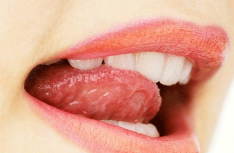 ,,कोरोना संक्रमण की दूसरी लहर के चलते वीकेंड लॉकडाउन के दूसरे दिन शहर की कलक्ट्रेट रोड पर पसरा सन्नाटा,