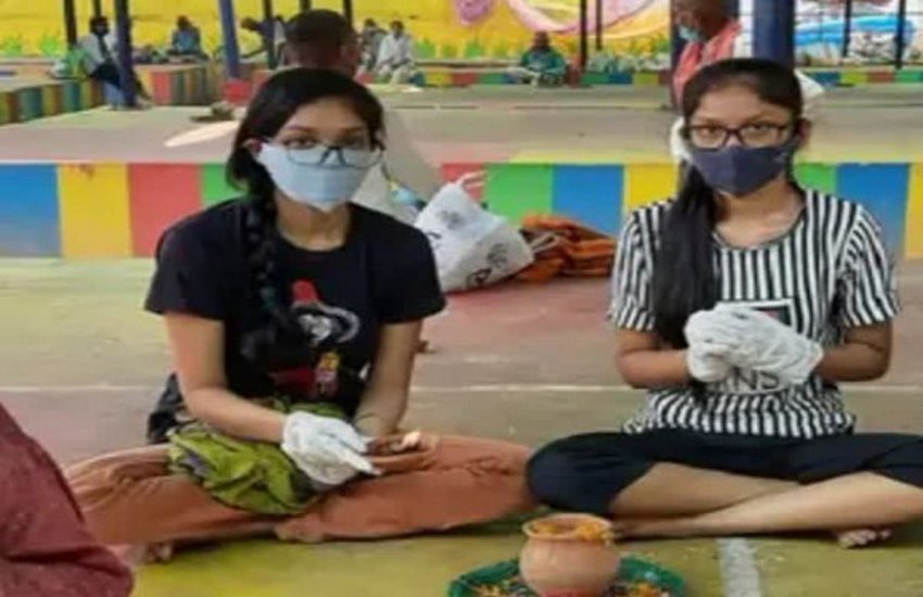 father pindaan by two sister in mahanadi river