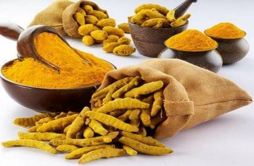 त्वचा के साथ सेहत के लिए भी फायदेमंद है हल्दी, इस तरह करें उपयोग