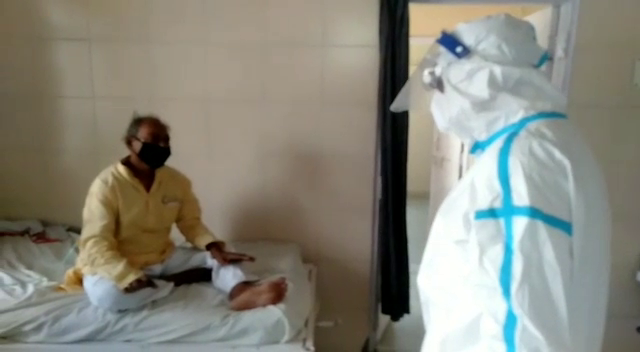 जब पीपीई किट पहनकर कोरोना वार्ड में पहुंच गए विधायक