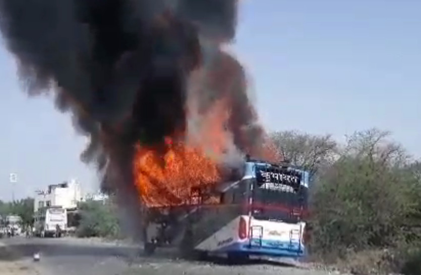 fire in bus in bhilwara