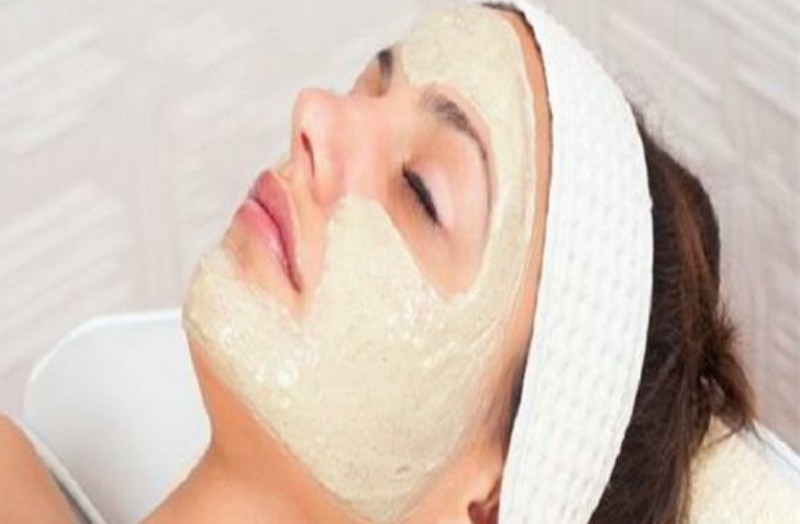 चेहरे की रंगत बढ़ाने के लिए सप्ताह में एक बार जरूर करें मुल्तानी मिट्टी का उपयोग