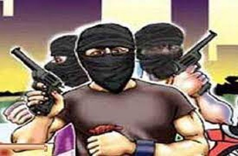 रामपुर में लूट