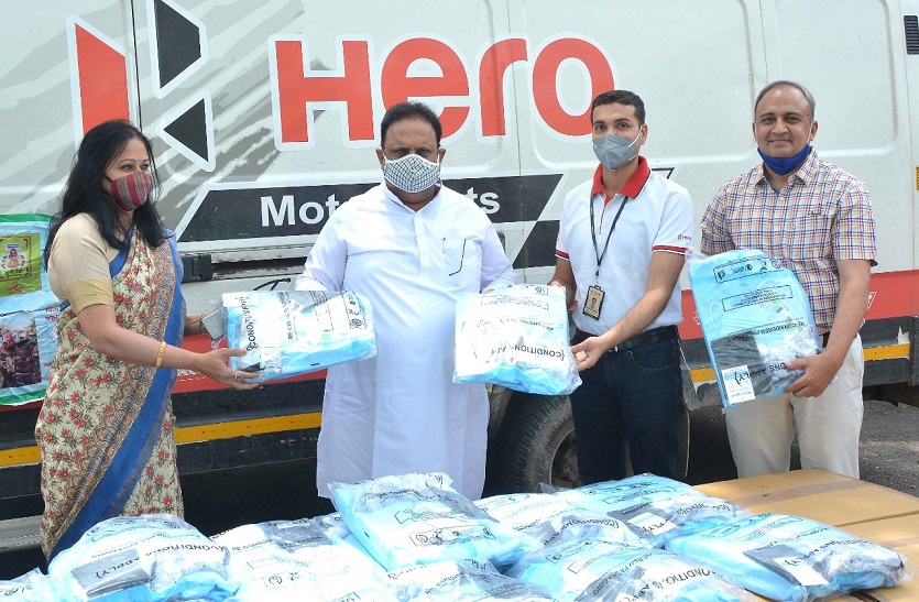 500 PPE kits handed over to the medical minister
