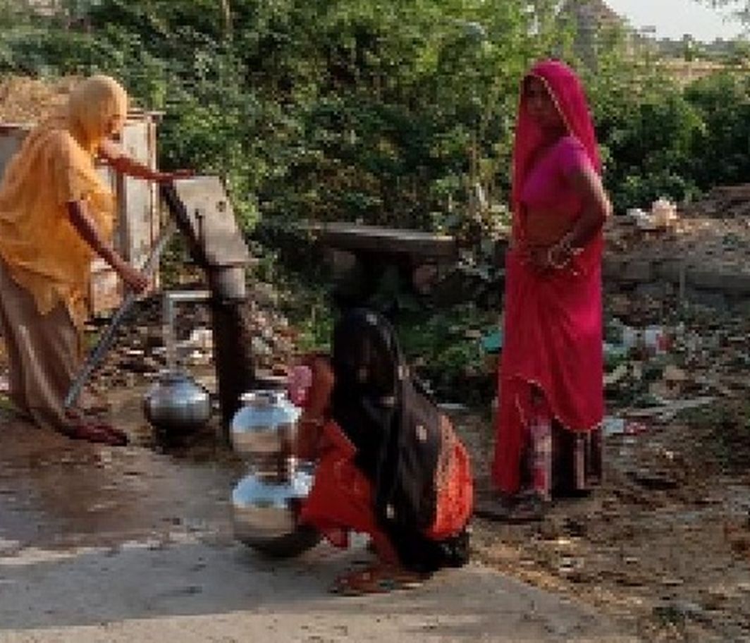 बालापुरा गांव में बिगड़ रही पेयजल व्यवस्था