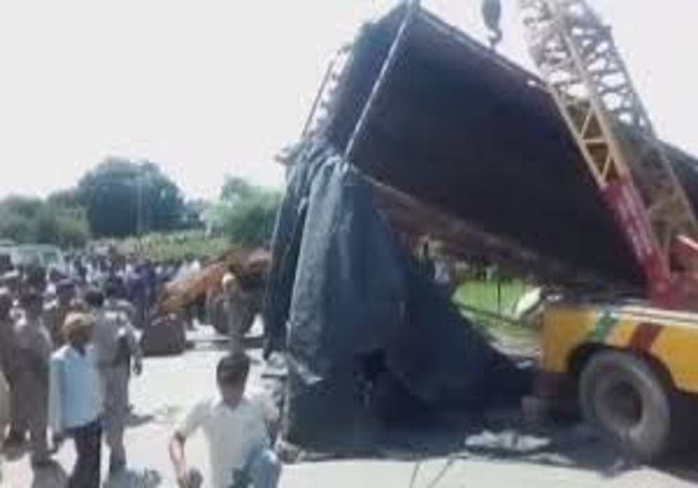 शाहजहांपुर में हुए ट्रेन वाहनों की टक्कर से मरने वालो को 2 लाख रुपये की सहायता राशि देने की घोषणा 