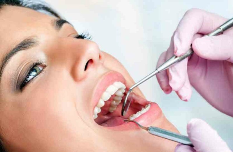 दांतों की तकलीफों को दूर करना है तो घर में करें यह उपाय