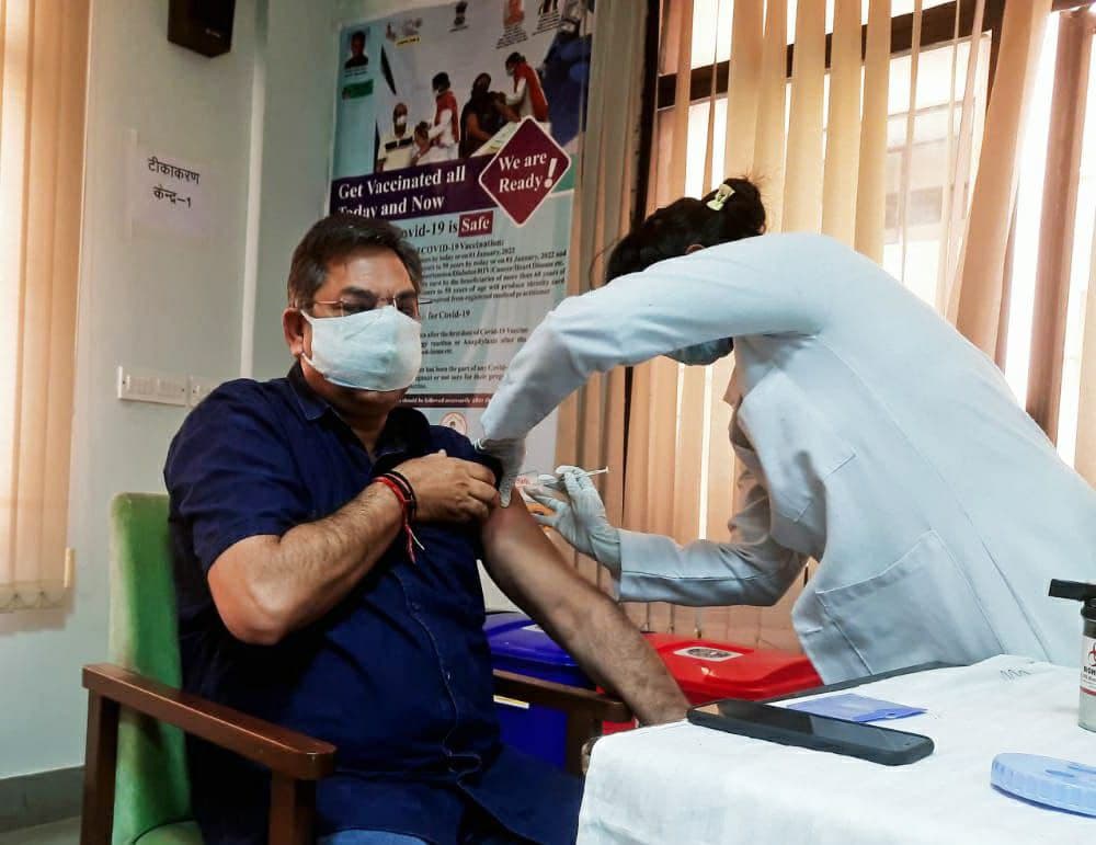 पूनियां की मुख्यमंत्री अशोक गहलोत से अपील, युवाओं को फ्री में लगाए वैक्सीन